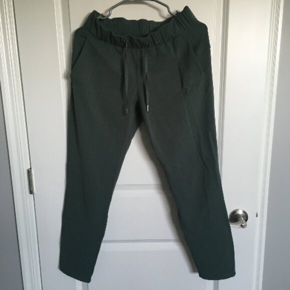 Lululemon On The Fly 7/8 Pant - Dark Forest Size 4 - Picture 1 of 3